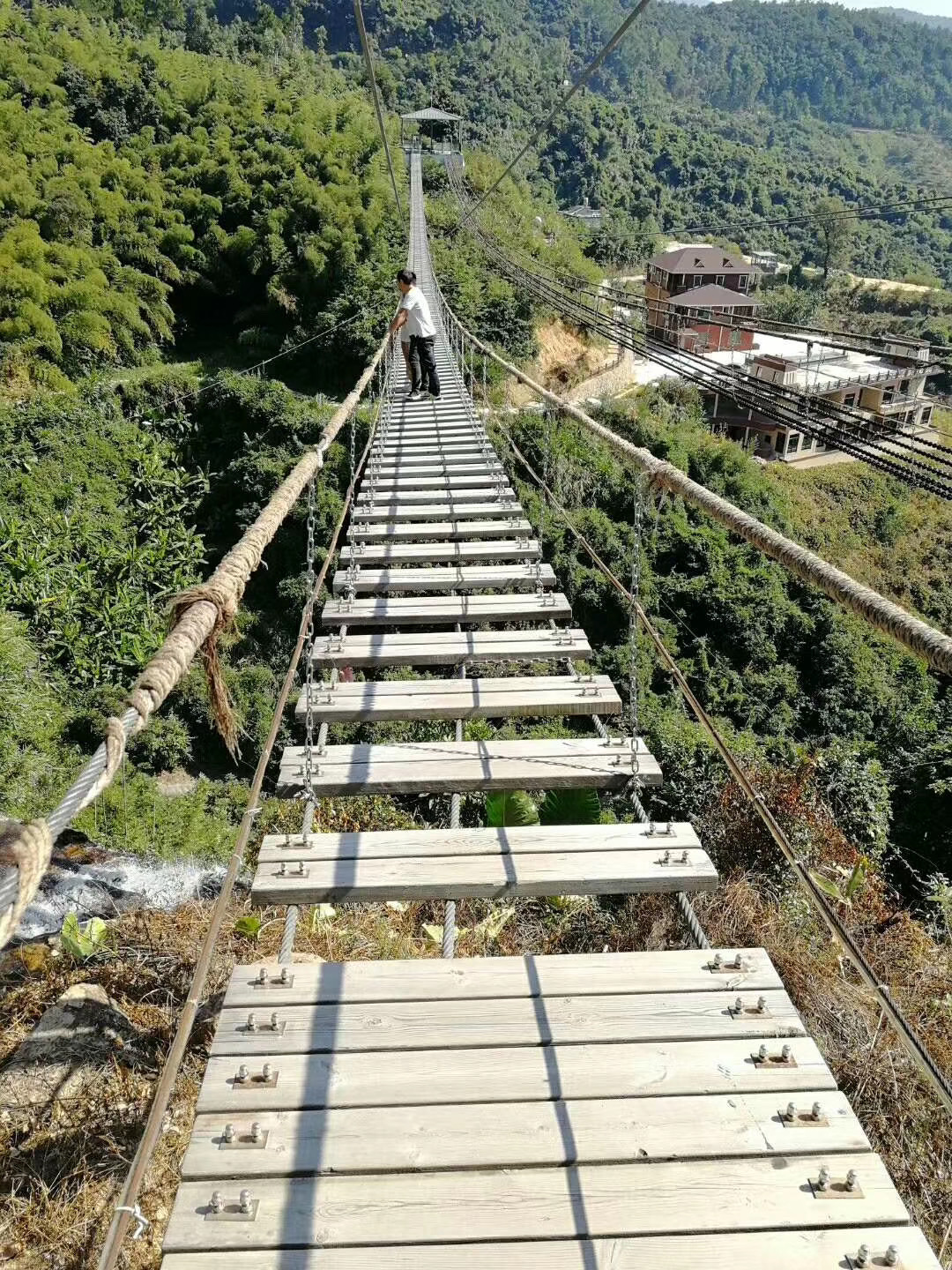 木質(zhì)吊橋搭建地點(diǎn)應(yīng)如何選擇？